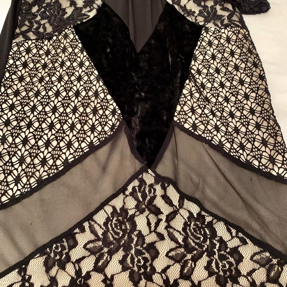 Venus 🖤 size S, sheer in front to the waist and around the waist,NWOT - Picture 6 of 6